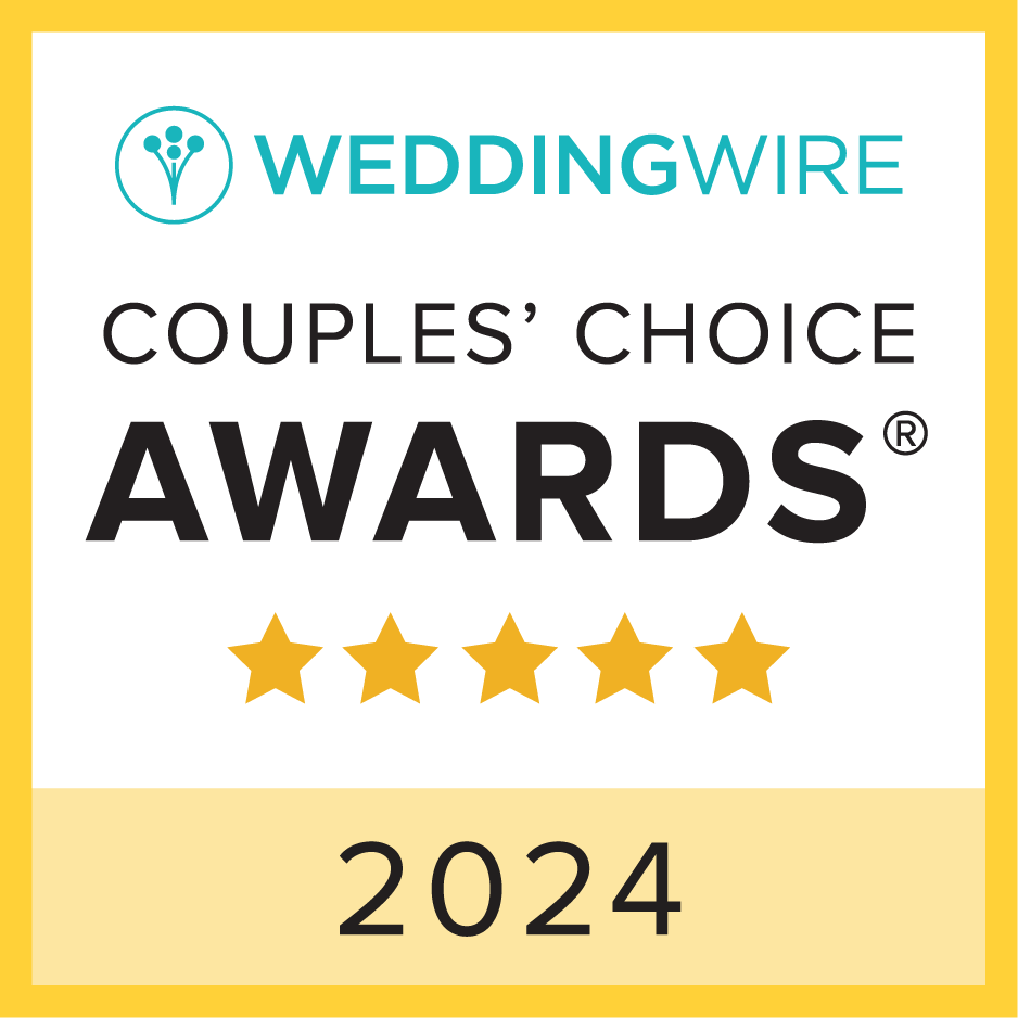 2024-en_US WeddingWire Couples' Choice Awards 2024 logo featuring a five-star rating.